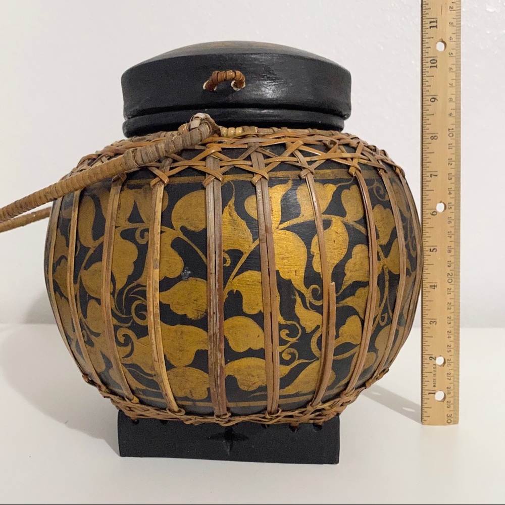 Vintage Hand Made Asian Basket with handle and lid - Picture 11 of 13